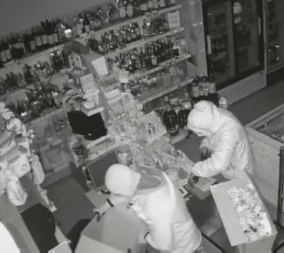 Крадци задигнаха цигари и уиски за 4813 лева от магазин при включен СОТ