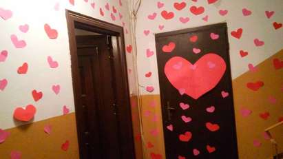 Бургаски Ромео избра най-романтичния подарък за любимата си, но обърка вратата (СНИМКИ)