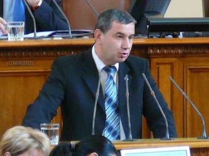 Байрактаров отърва санкция за обидата „АБВ Гъзъ” към партията на Първанов