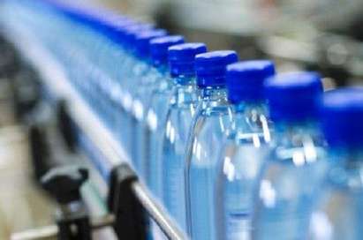 Експерт бие тревога: Половината бутилирана вода е от чешмата
