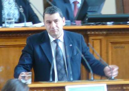 Байрактаров разкритикува Велизар Енчев заради партийните субсидии