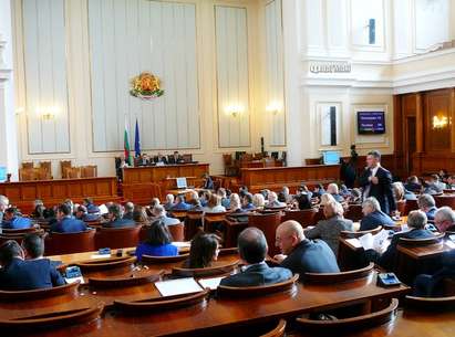 Нови глоби за домоуправители и кметове одобри парламентът