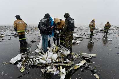 Трагедия! Ето какво е останало от самолета и пътниците на разбилия се самолет на Flydubai (СНИМКИ 18+)