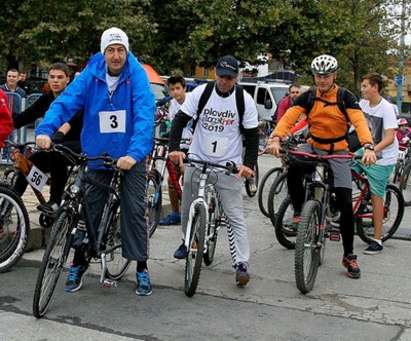 Кметът на Пловдив оставя джипа, яхва колело