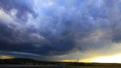 Жълт код за интензивни валежи и вятър в Бургас утре