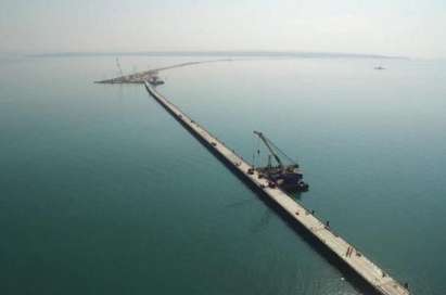 Чудо на архитектурата! Русия гради 18 км мост в Черно море(ВИДЕО)