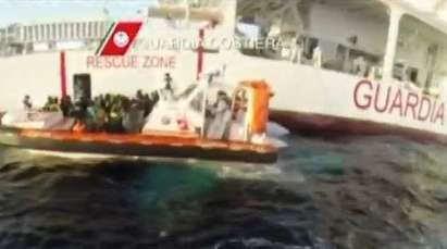 Спасиха над 730 души имигранти край бреговете на Сицилия
