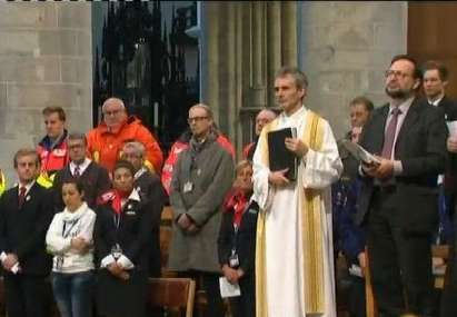 Мюсюлмани и евреи влязоха в катедрала, за да почетат паметта на жертвите на атентата в Брюксел