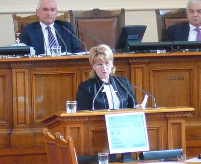 Диана Йорданова в парламента: НАП-Бургас е събрала 10 620 лв. данъци от такситата – време е да сложим ред!