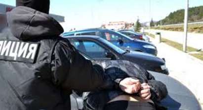 Тежък удар срещу дилърите в Бургаско! Спецченгета арестуваха доставчика им с 30 чувала марихуана