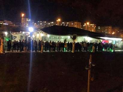 Азис се изфука: Фенове чакат на опашка до полунощ, за да влязат на мой концерт