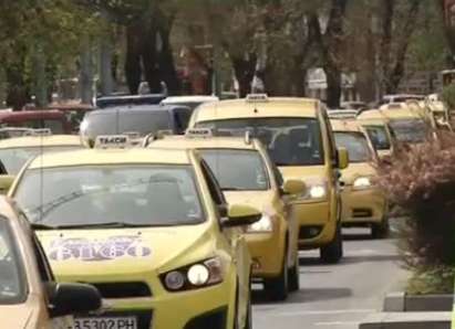 Таксиметрови шофьори излизат на протест в Бургас.