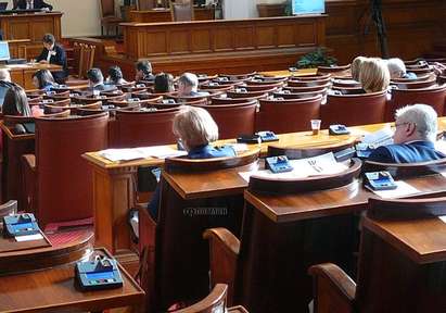 Народното събрание пак се изложи