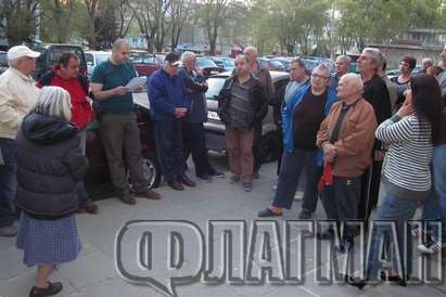 Жители на ж.к.“Братя Миладинови“: Не искаме синя зона, а нови паркинги(ВИДЕО)
