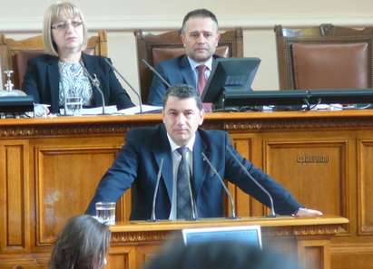 Скандал: Депутат от ГЕРБ нарече Байрактаров „мишка”! Той обяви: Тече ми кръв от крака
