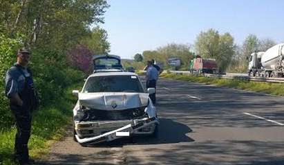 БМВ се натресе в градски автобус на изхода на Бургас(СНИМКИ)