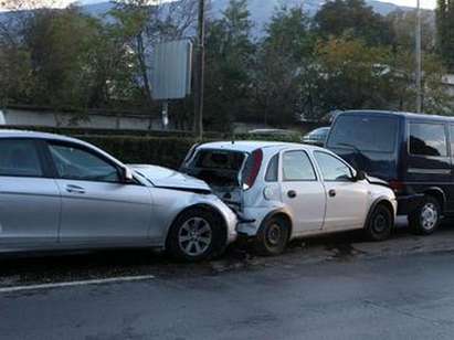 Нова жестока катастрофа – четири автомобила се сблъскаха, има загинал