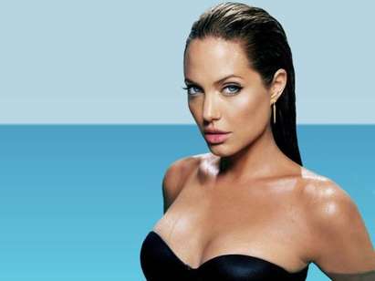 Всички са шокирани: Това е истинският цвят на косата на Анджелина Джоли! (СНИМКА)