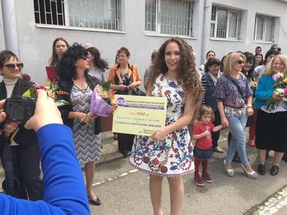 Абитуриентката Галина от Строителния си тръгна от училището с 1000 лв.