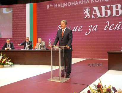 В словото си пред форума на АБВ: Първанов разкритикува модела "ГЕРБ", но не и Бойко Борисов