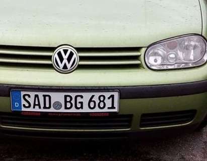 Патриот записа на регистрационната табела на колата си годината, в която е създадена България