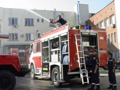 Огнен ад: Пиян руснак за малко да изгори в апартамента си в Сарафово, полицаи спасиха живота му