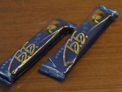 Скандал в училище, деца ядат вафли с лика на Бойко Борисов