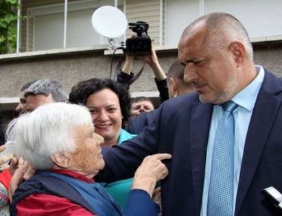 Баба Цветана впечатли Борисов, премиерът заряза разговорите с кметове заради нея