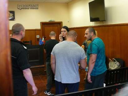 Само във Флагман! Топ адвокати защитават Мечков и Кюфтето пред Спецсъда, отлагат делото с 30 мин. (СНИМКИ)