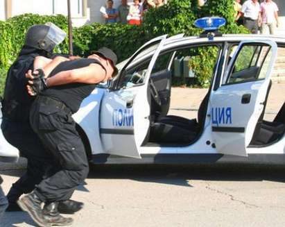 Арестуваха бургаски дилър с пико до автомивка в ж. к. „Братя Миладинови”