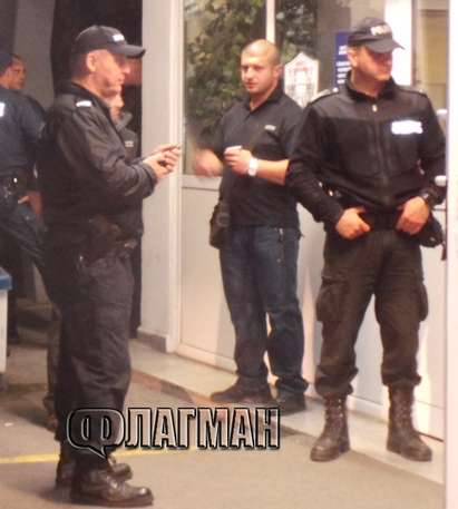 Тръгнаха масови арести на мутри в Бургас, изведоха първия от кафе „Наполи”