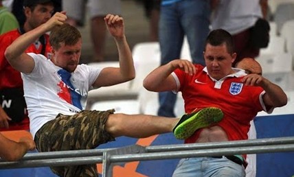 Руски хулигани подгониха английски фенове след двубоя на Евро 2016