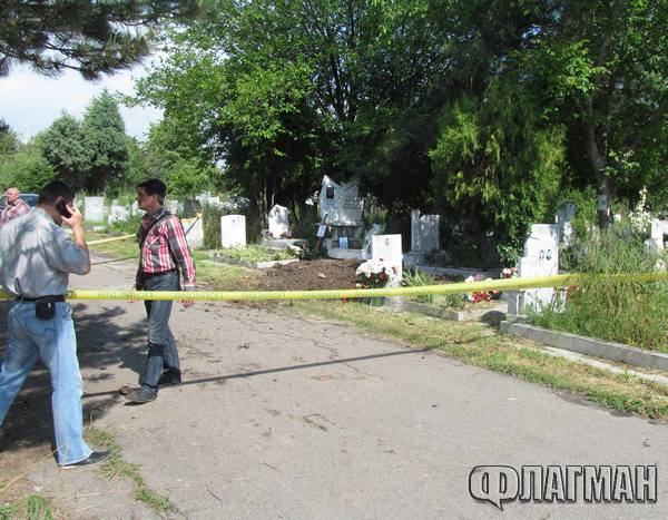 Очевидец пред Флагман: Изровени са около 30 см от гроба, кръстът и цветята са разпръснати