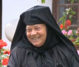 71-годишна монахиня влага пенсията си от 130 лева, за да съгради изоставен манастир