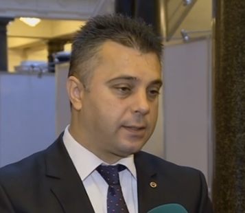 Депутат от ПФ: Бурките са заплаха, няма да допуснем такава зараза да плъзне по българските земи