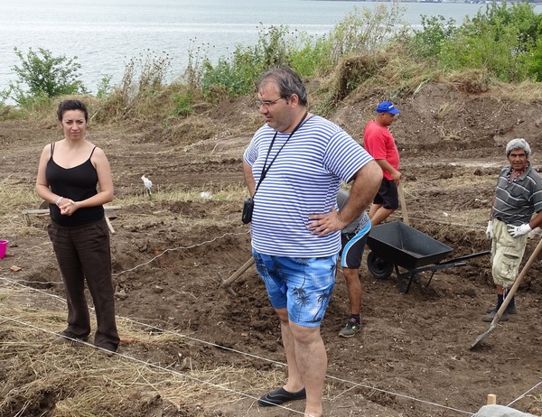 Археолози проучват територията над римската вила на полуостров Форос край Бургас