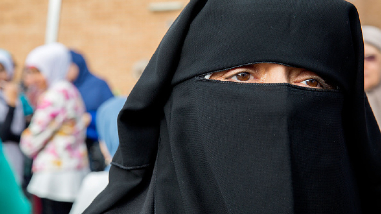 Мюсюлманките са длъжни да покриват лицето си, скочиха от Главното  мюфтийството