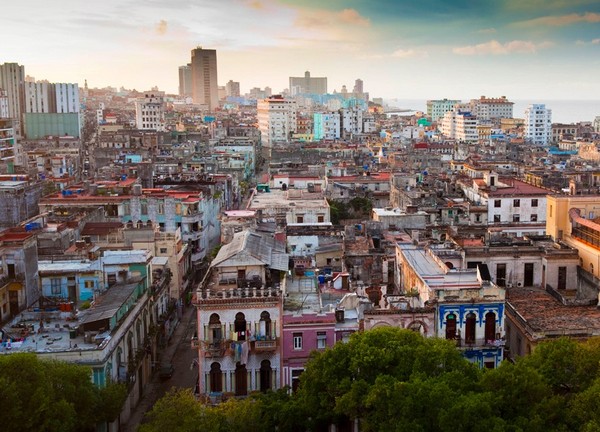Български скандал в Куба: Търговското ни аташе набил жена си, тя отишла за помощ в посолството ни в Хавана