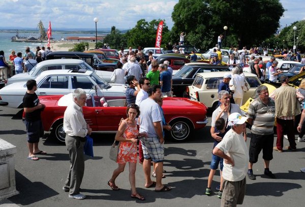 Уникален "Мерцедес" от 1952 г. дебютира на Ретро парада в Бургас