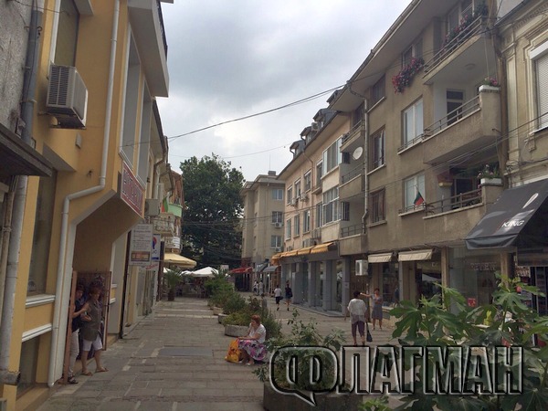 Първо във Флагман! Икономическа полиция погна скъпите бутици в Бургас
