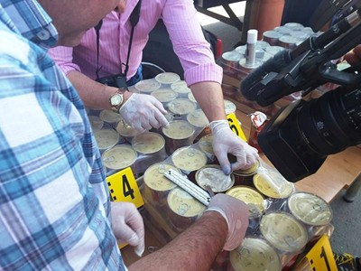 Удар на Лесово: Митничари заковаха рекордните 200 кила хероин, маскирани като доматено пюре