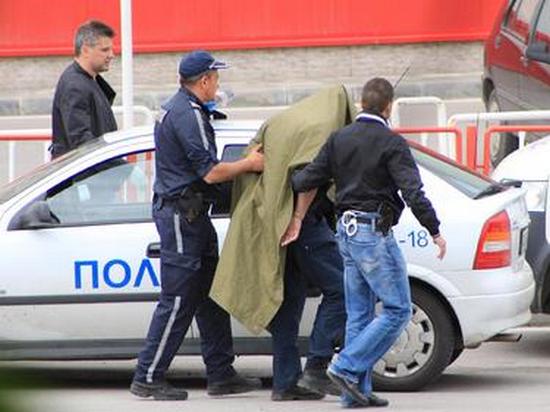 Барман пласира дрога на „Арапя”, недоволни клиенти го изпяха на ченгетата