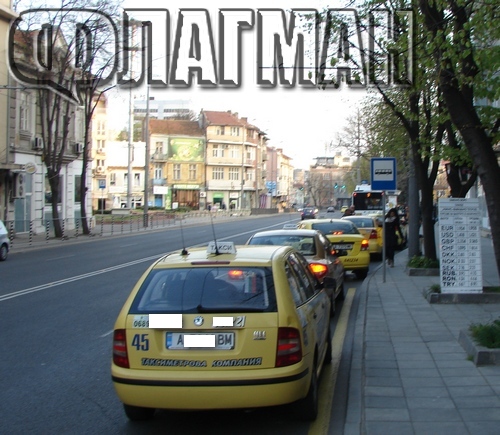 Добра новина за бургаските таксиджии: Осигуряват им нови стоянки с 46 места