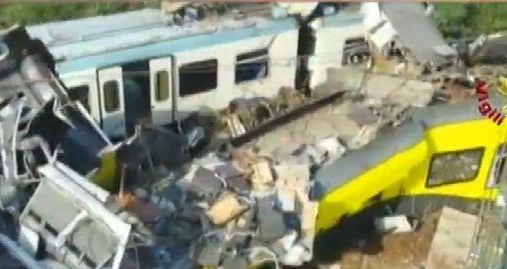 Расте броят на загиналите при влаковата катастрофа в Италия