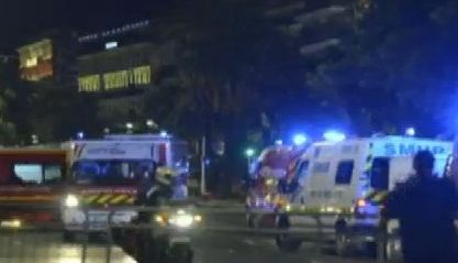 Кървав атентат във Франция! Камион се вряза в тълпа, над 80 души са убити