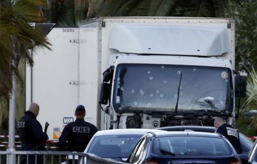 Скандално разкртие: Касапинът в Ница е бил задържан и преди за притежание на оръжие, взел камиона под наем