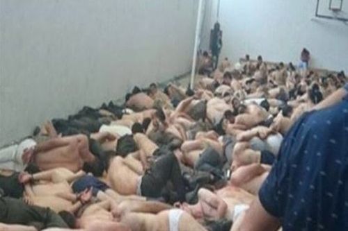 Тотален линч! Съблякоха голи войници, участвали в опита за преврат в Турция (ВИДЕО)