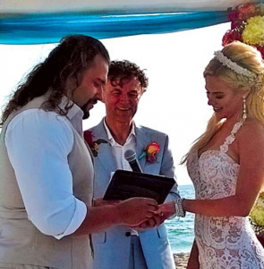 Кечистът Русев се ожени на плажа в Малибу (СНИМКИ)