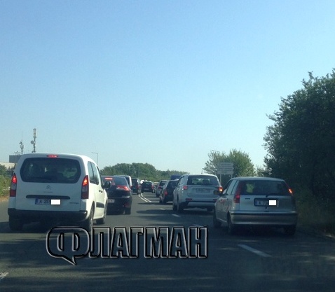 Внимание! Огромно задръстване от Ветрен до Бургас блокира десетки автомобили