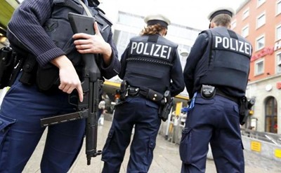 Въоръжен мъж се е барикадирал в ресторант в германския град Саарбрюкен